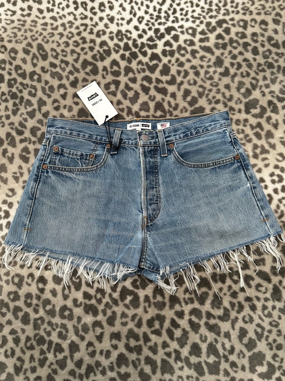 Levi's RE/DONE High Waisted Button Fly Cutoff Jean Shorts in Blue Wash Size 28 - Picture 4 of 17